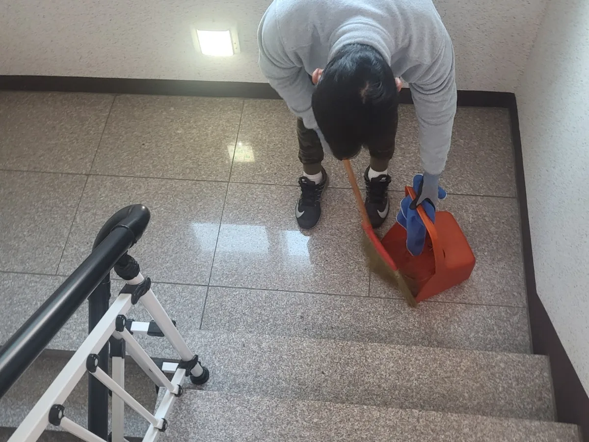 고성군 구만면 빌라 공동현관 장비 주변 정밀 위생청소 사례 - 행진크린